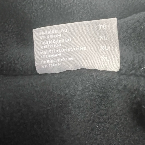 Columbia Women’s fleece Vest size XL color: Black - Picture 7 of 8